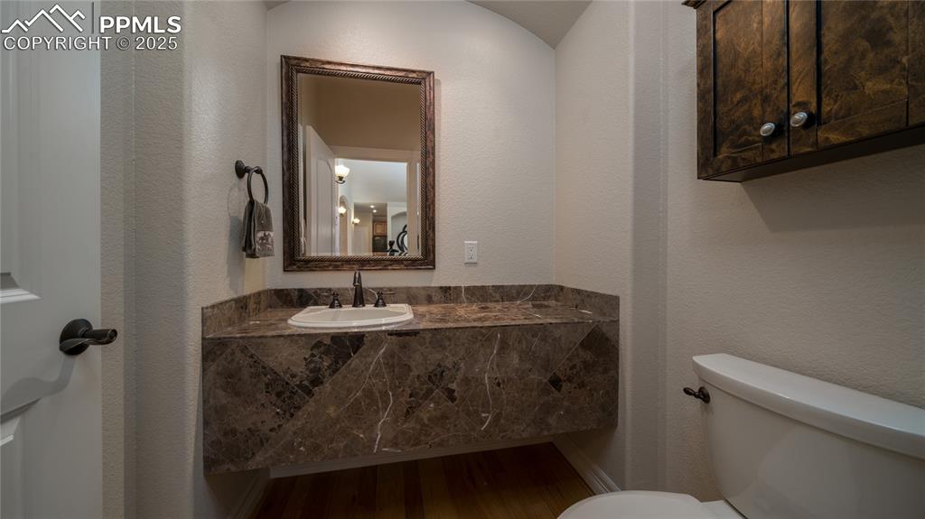 Image 38 of 45: Bathroom