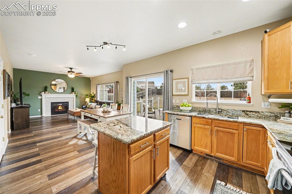 Image 10 of 39: Kitchen