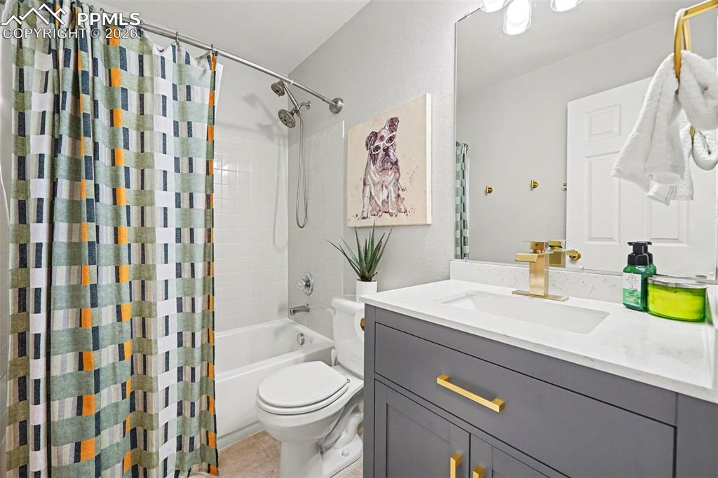 Image 20 of 39: Bathroom