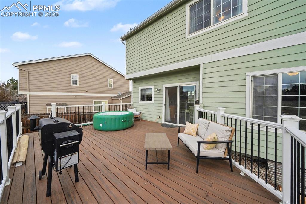 Image 22 of 39: Deck