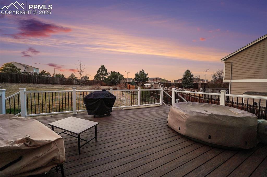 Image 23 of 39: Deck