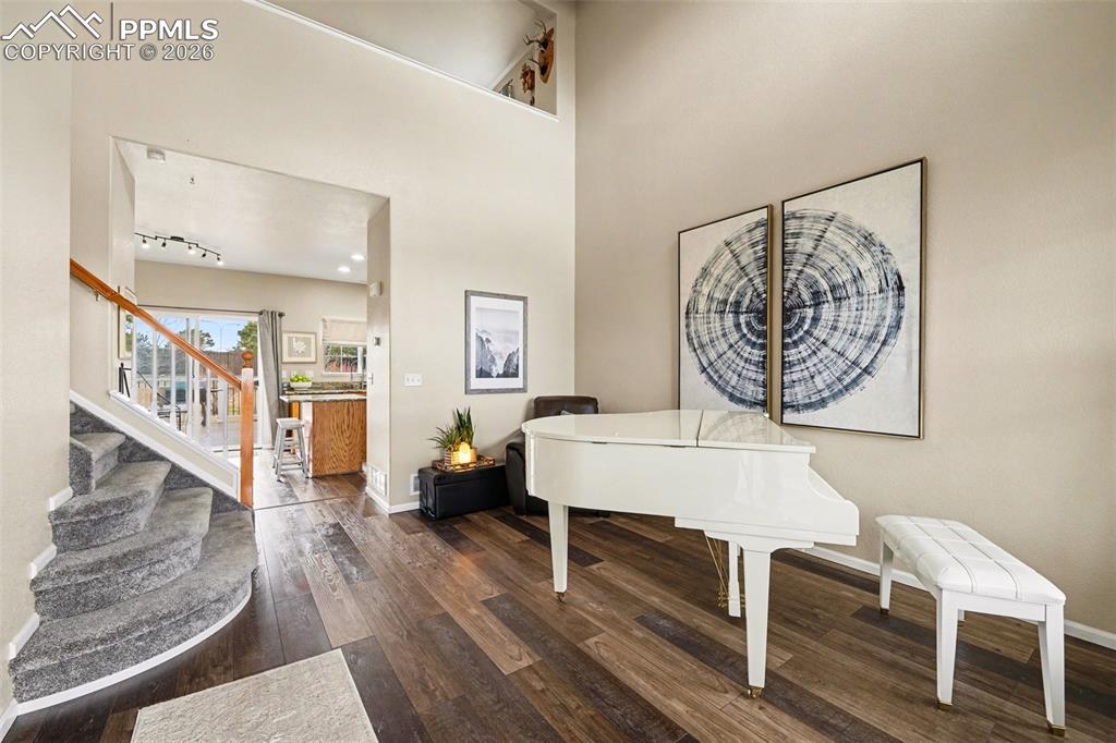 Image 4 of 39: Entry