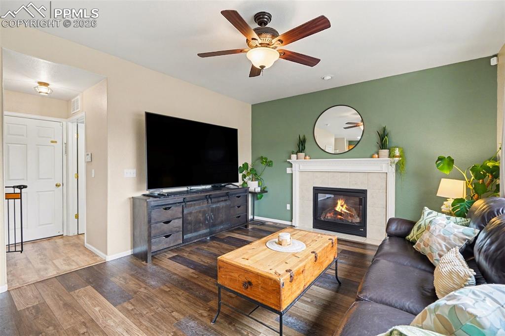 Image 5 of 39: Living Room