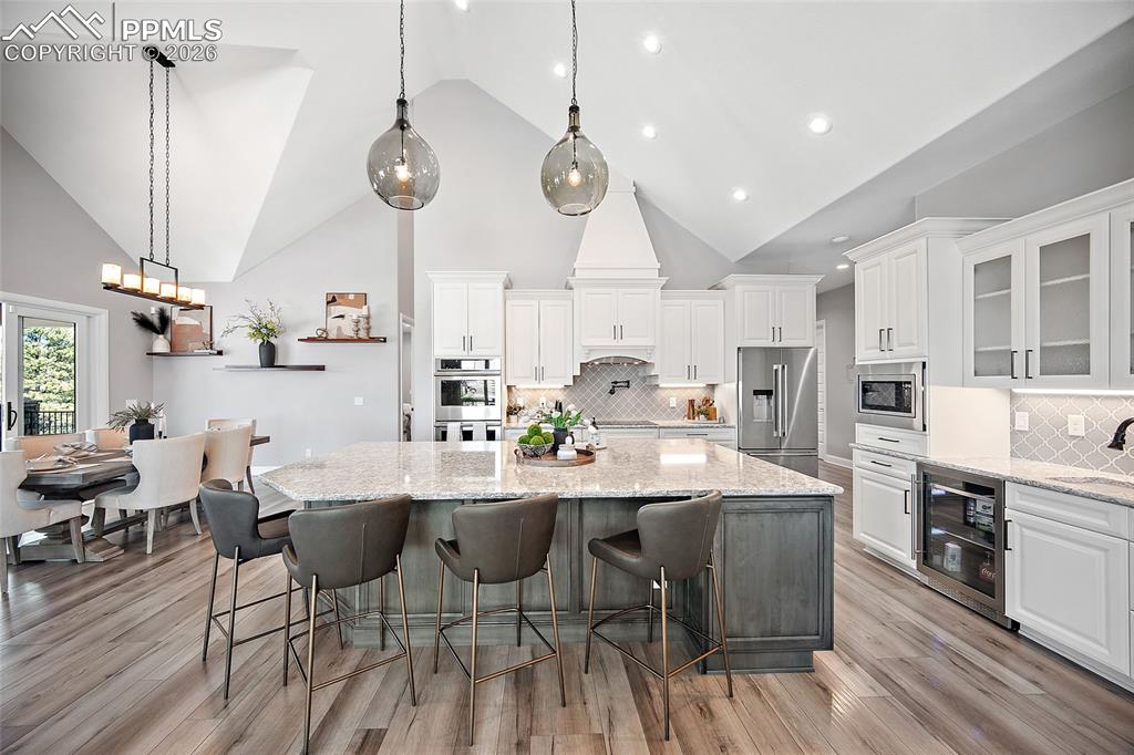 Image 15 of 50: Kitchen