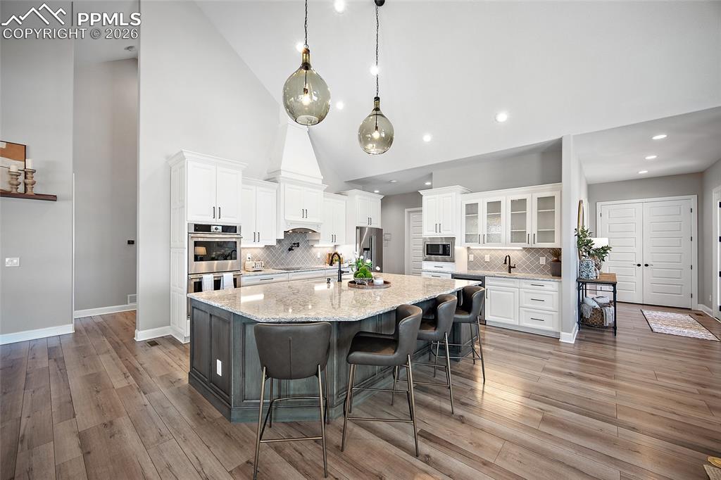 Image 16 of 50: Kitchen