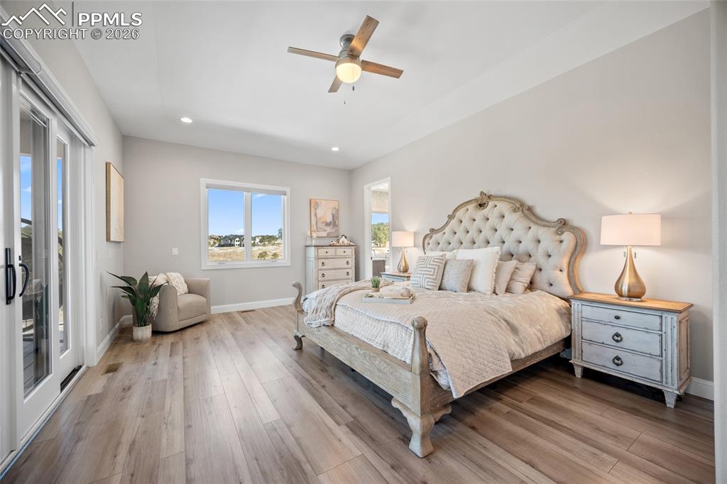 Image 24 of 50: Bedroom