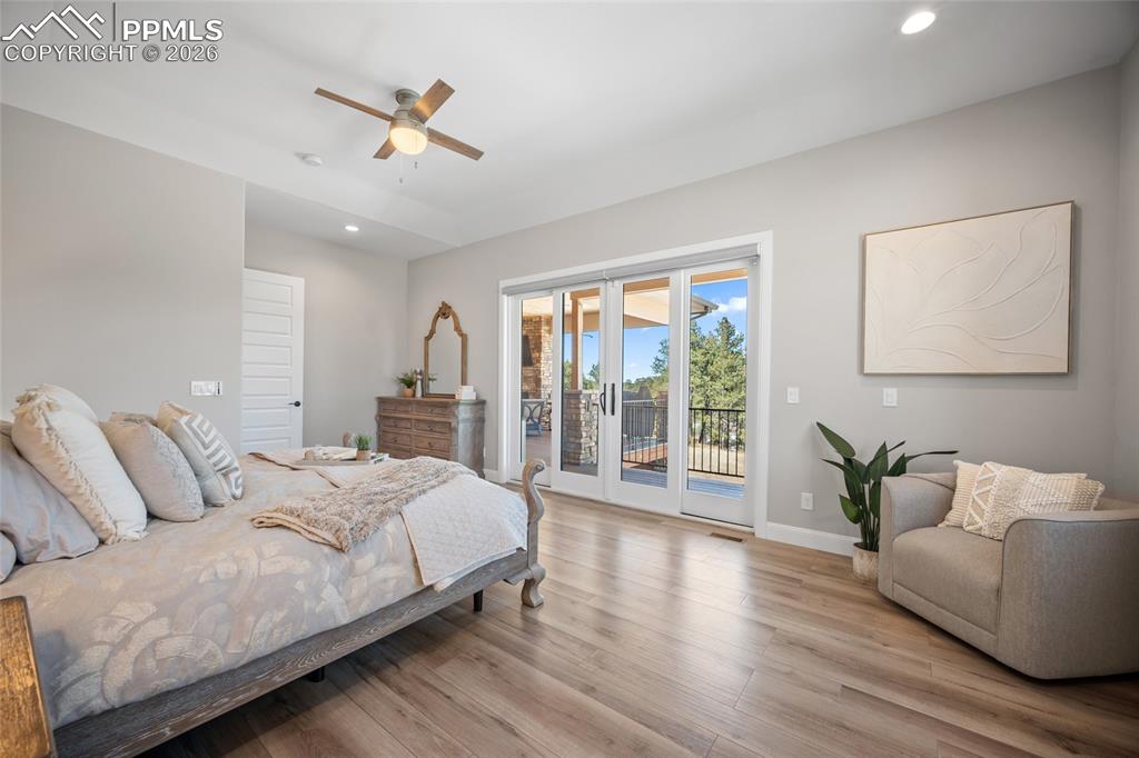 Image 26 of 50: Bedroom