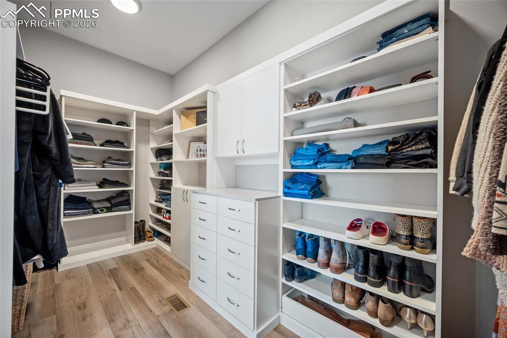 Image 30 of 50: Closet