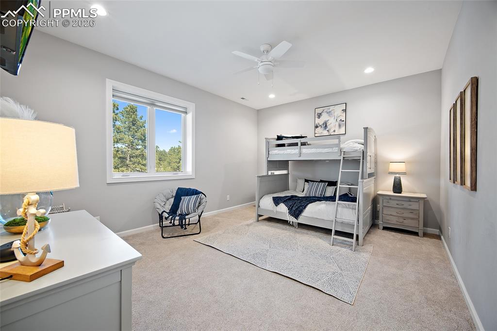 Image 36 of 50: Bedroom