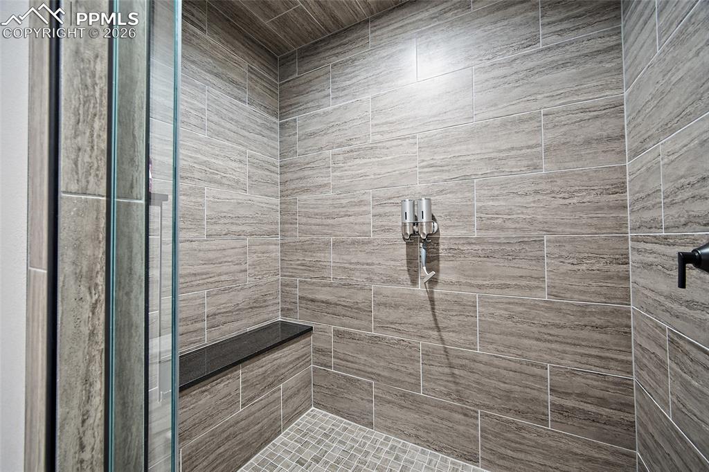 Image 38 of 50: Bathroom