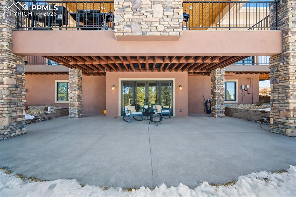 Image 44 of 50: Patio