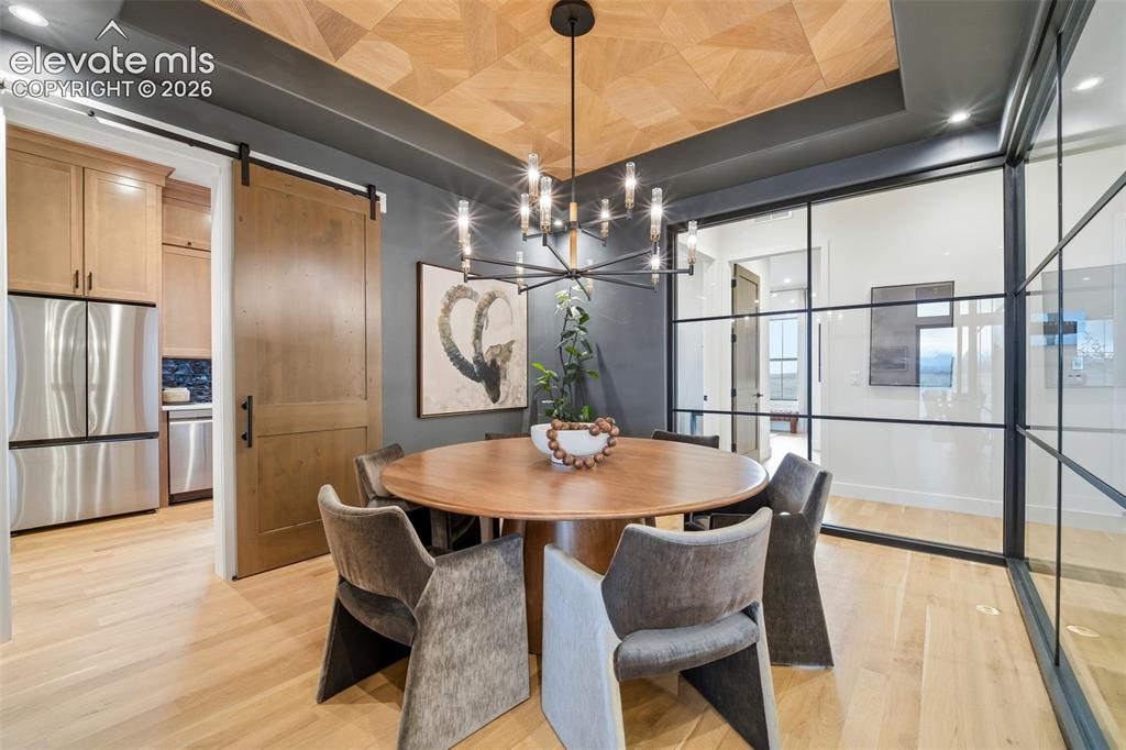Image 13 of 50: Dining Area