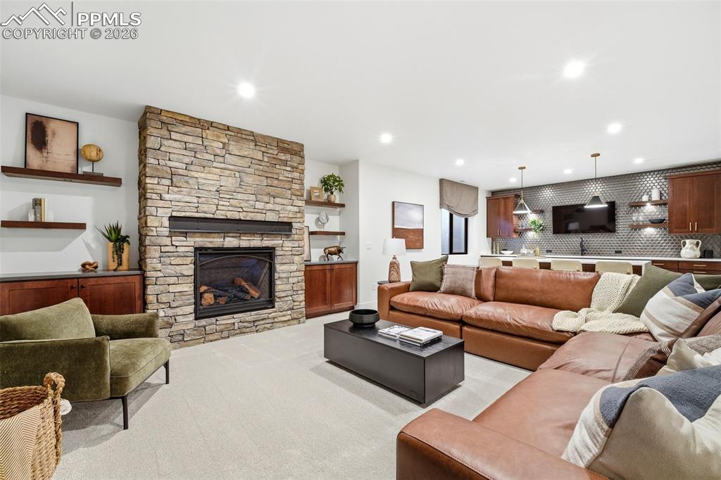 Image 21 of 28: Living Room