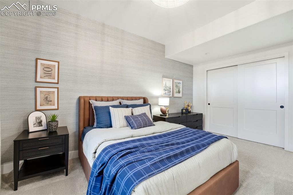 Image 25 of 28: Bedroom