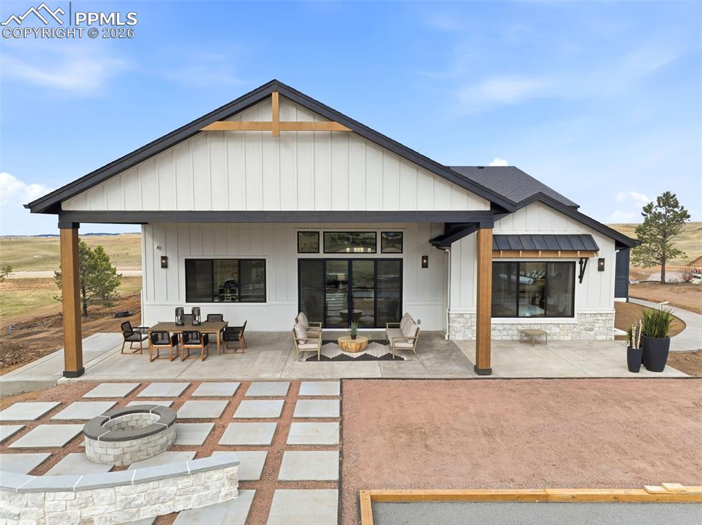 Image 27 of 28: Back of Structure