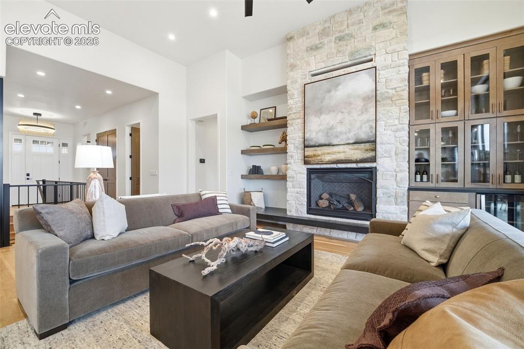 Image 6 of 50: Great Room