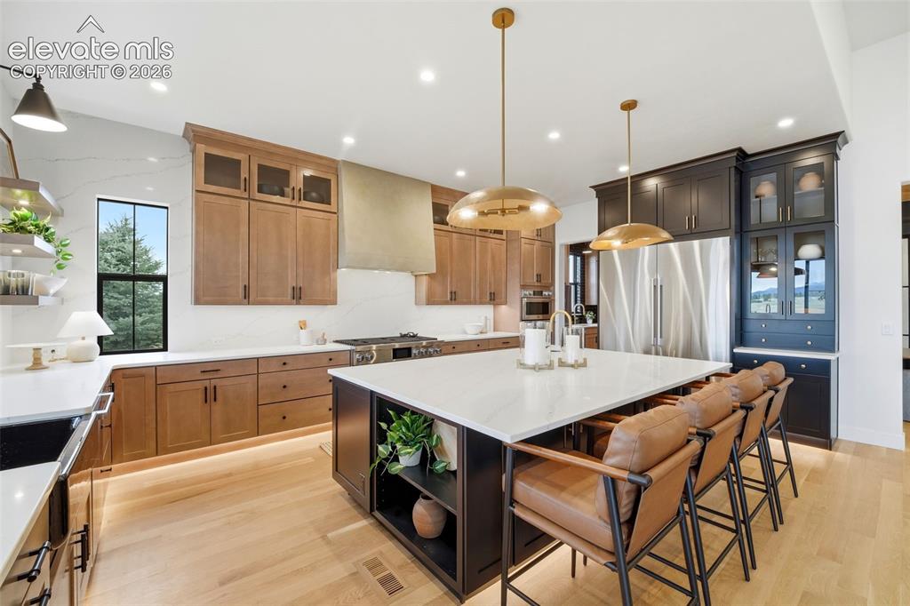 Image 8 of 50: Kitchen