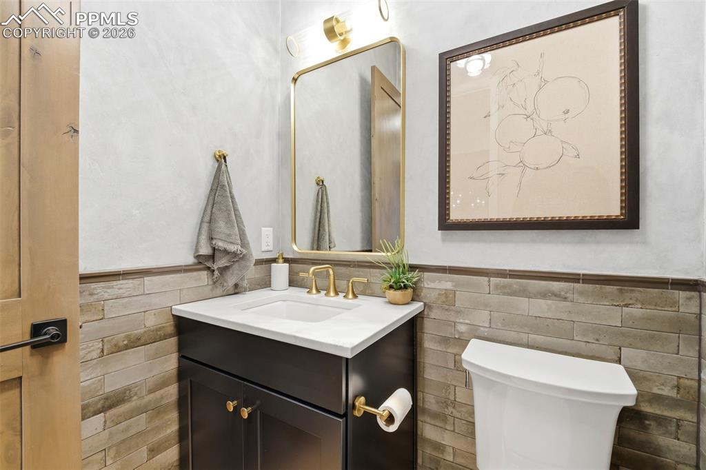 Image 9 of 28: Powder Bath