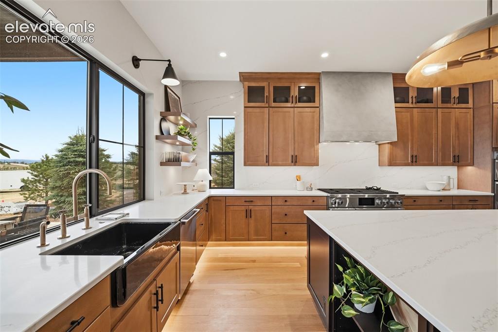 Image 9 of 50: Kitchen
