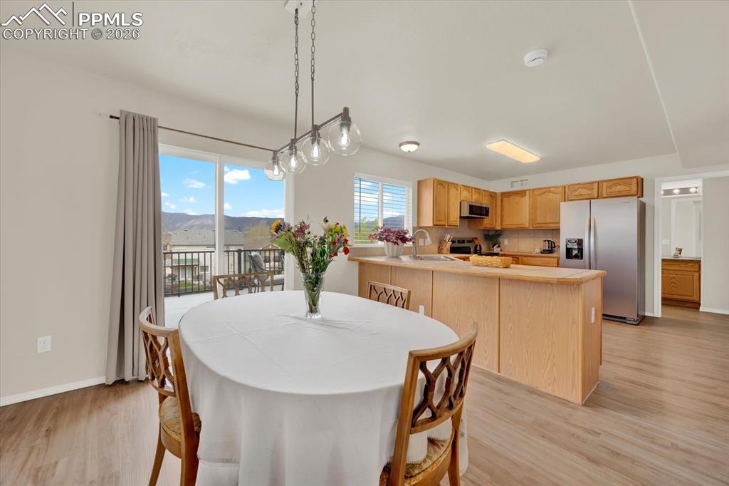 Image 15 of 48: Dining Area