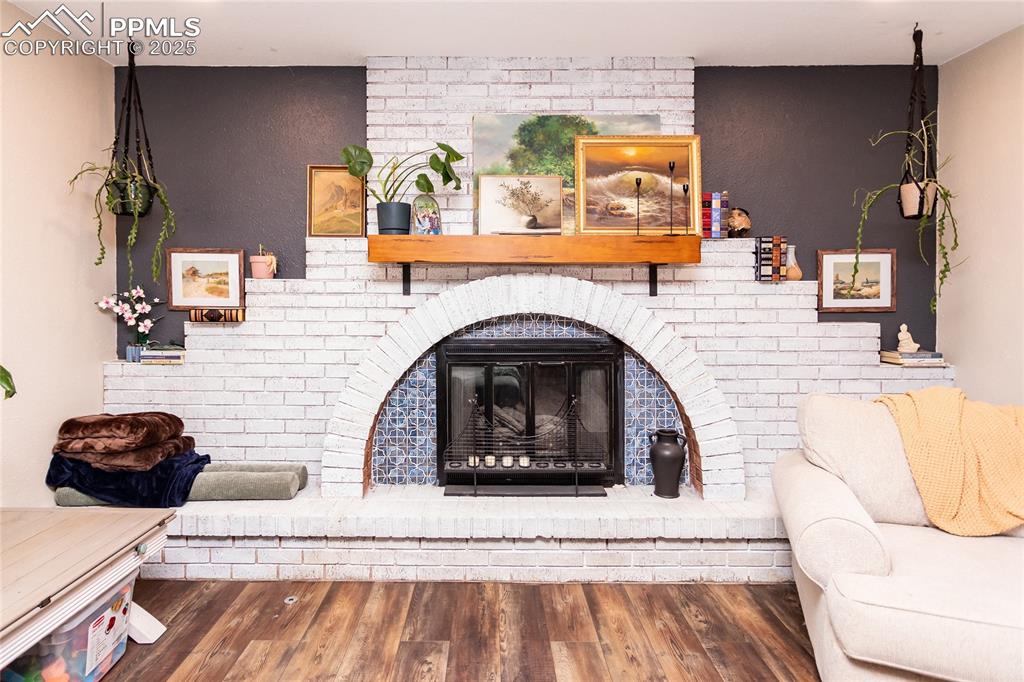 Image 13 of 40: Living Room