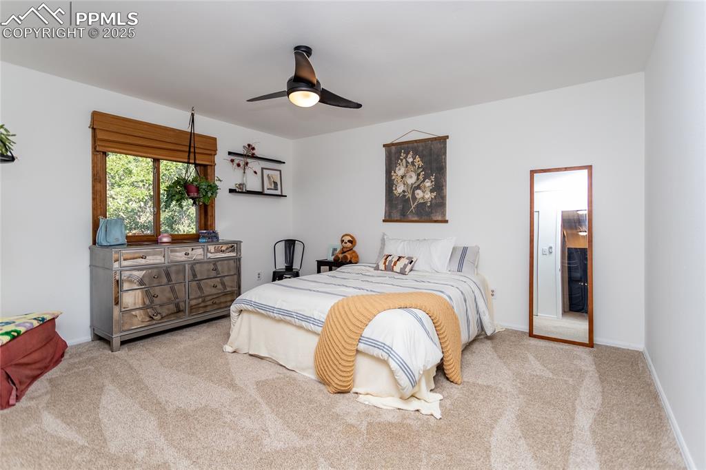 Image 22 of 40: Bedroom