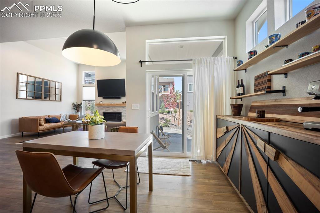 Image 16 of 50: Kitchen