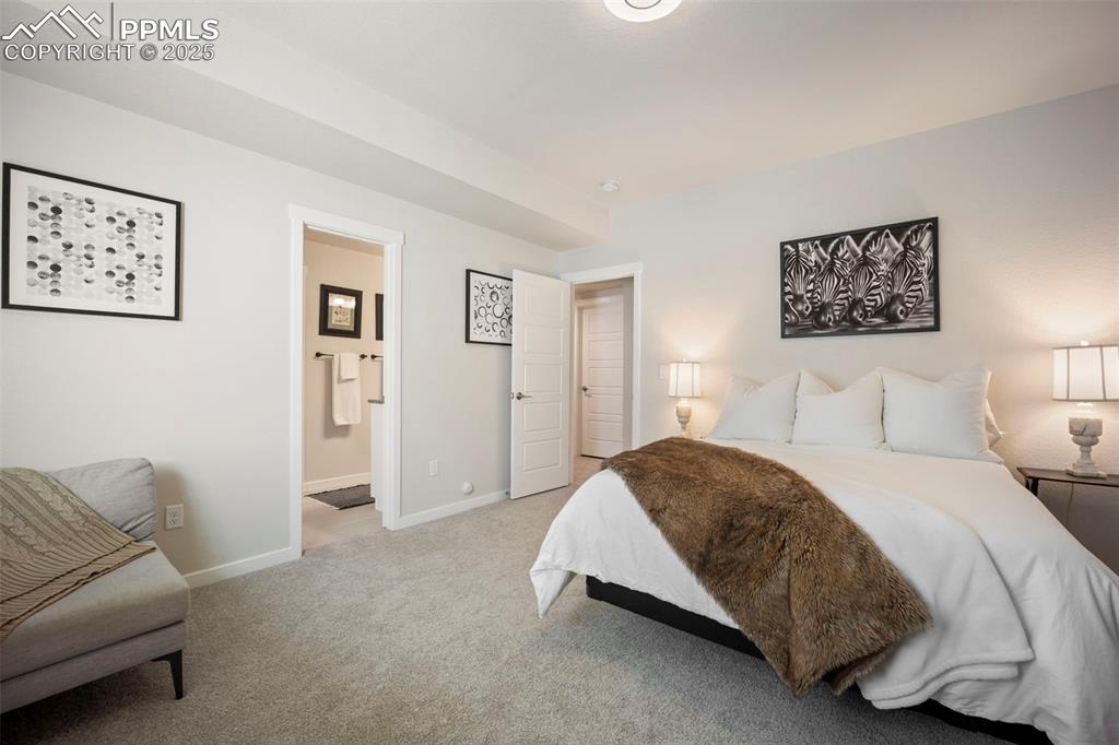 Image 38 of 50: Bedroom