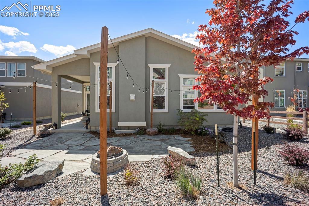 Image 45 of 50: Yard