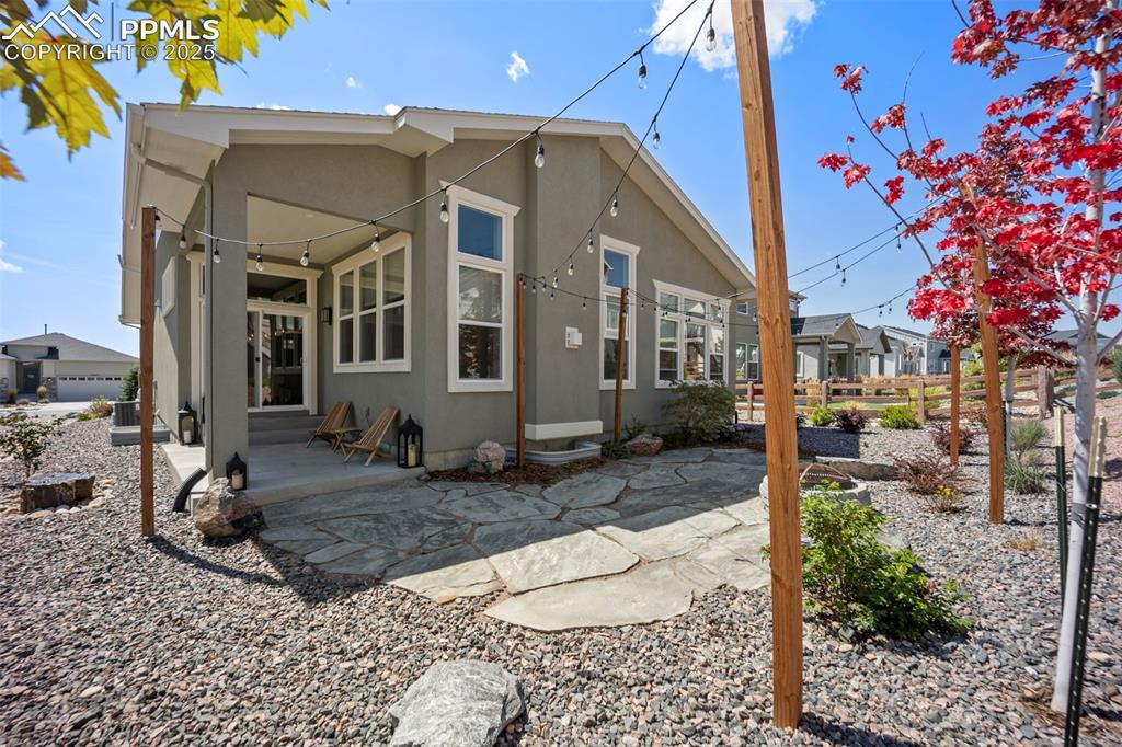 Image 46 of 50: Yard