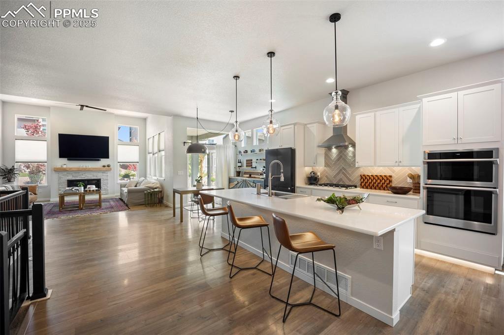 Image 6 of 50: Kitchen