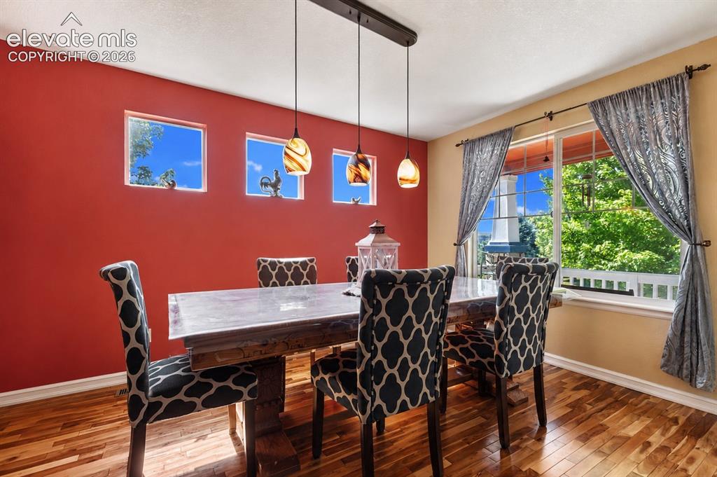 Image 12 of 42: Dining Area
