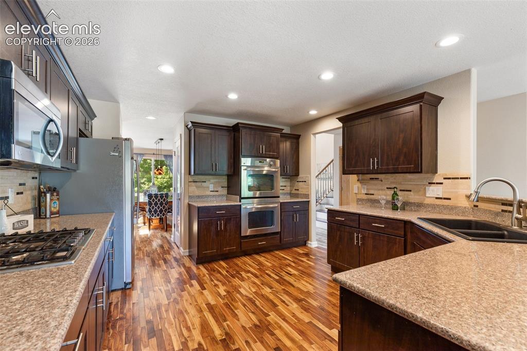 Image 14 of 42: Kitchen