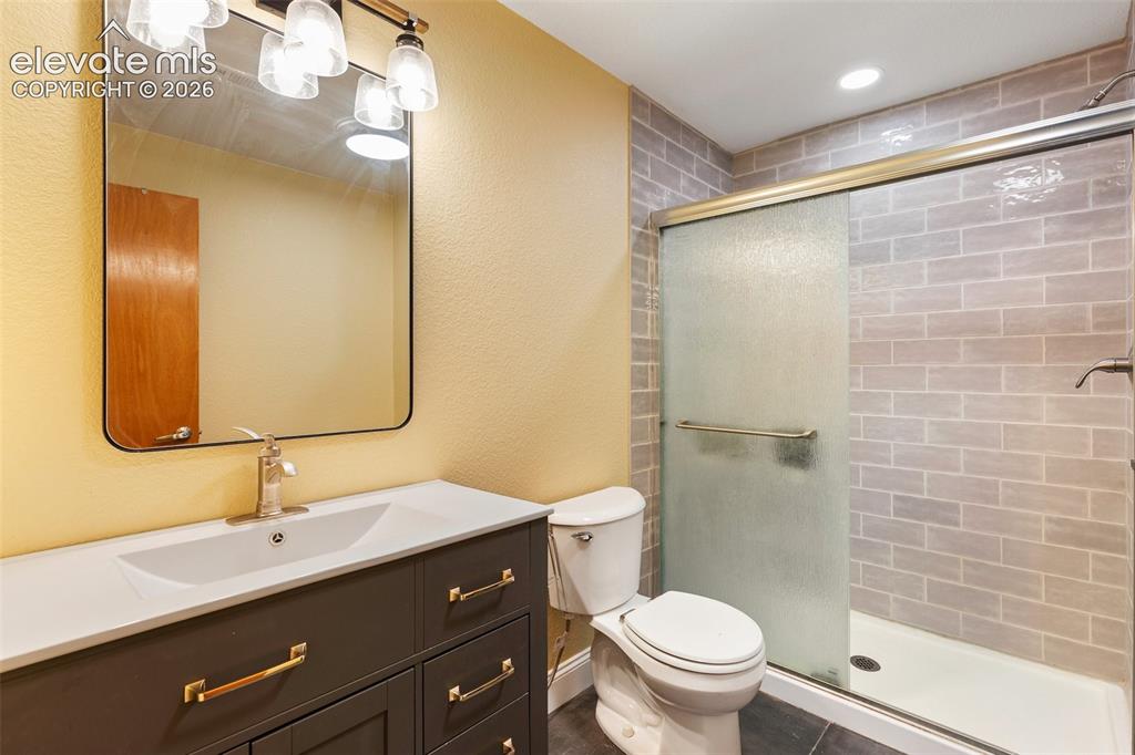 Image 26 of 42: Bathroom