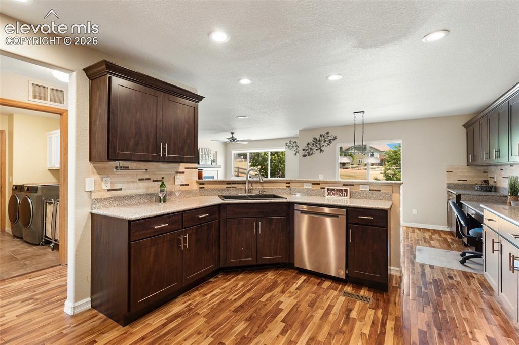 Image 4 of 42: Kitchen