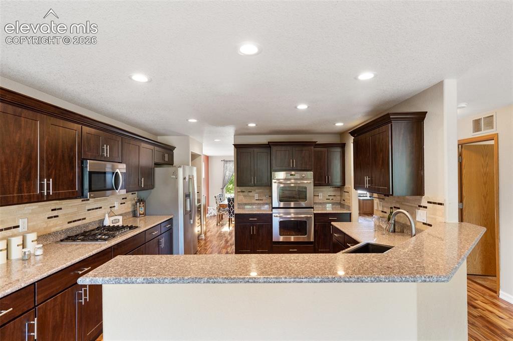 Image 5 of 42: Kitchen