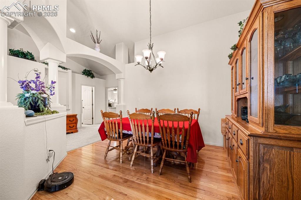 Image 12 of 24: Dining Area