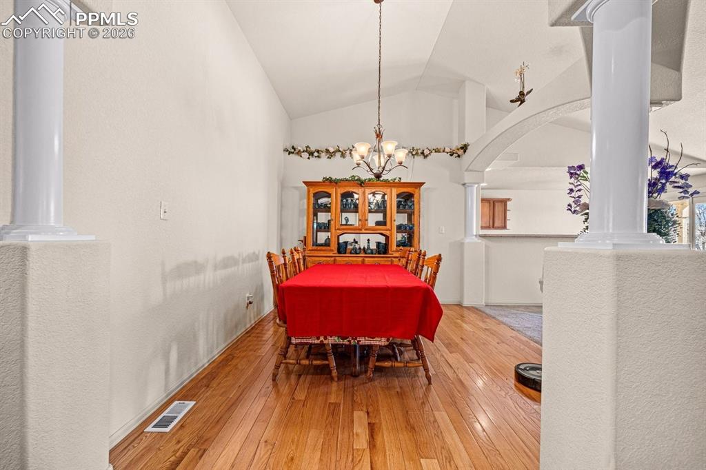 Image 13 of 24: Dining Area