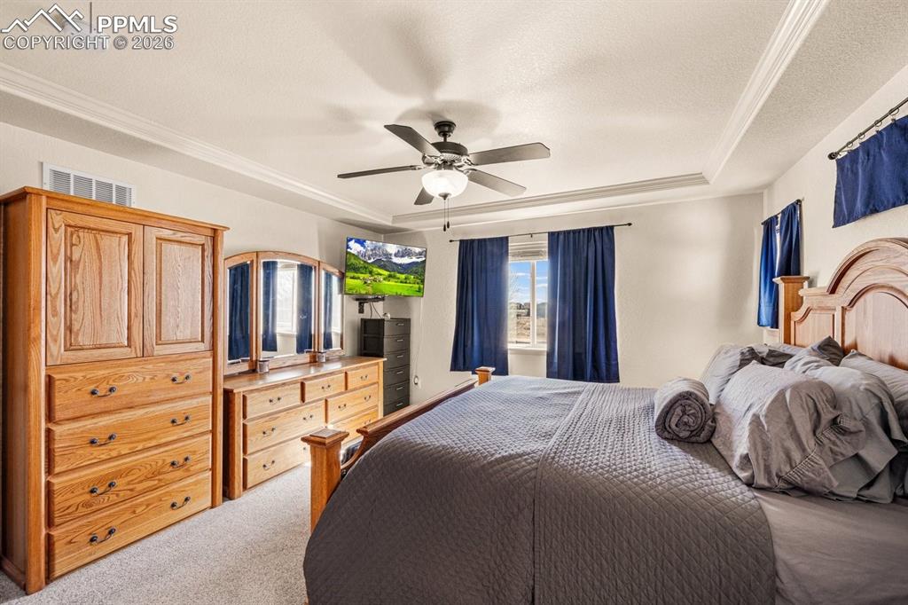 Image 17 of 24: Bedroom