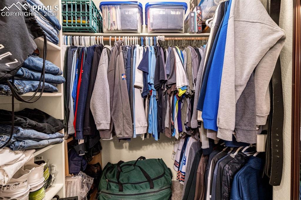 Image 20 of 24: Closet