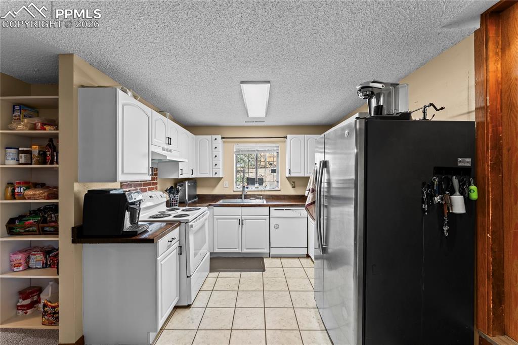 Image 12 of 42: Kitchen