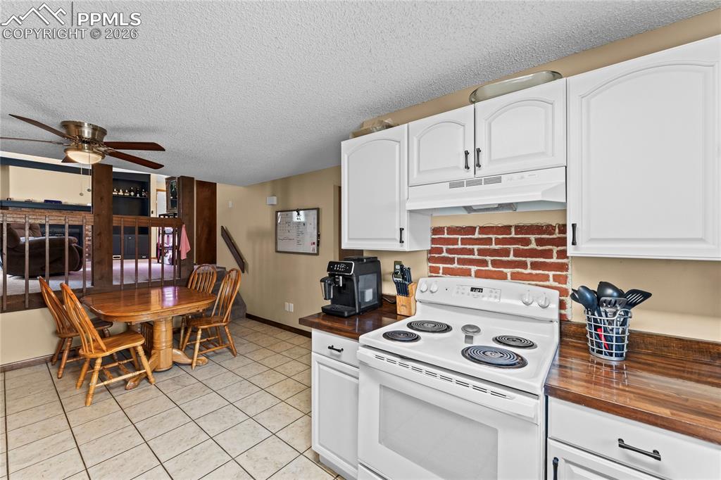 Image 13 of 42: Kitchen