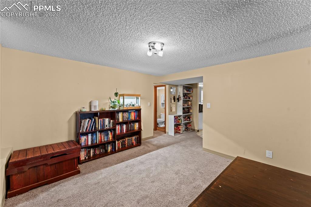 Image 15 of 42: Sitting Room