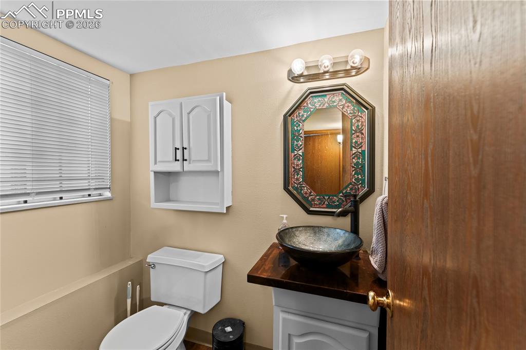 Image 16 of 42: Bathroom