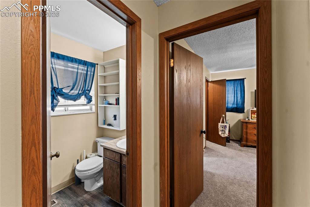 Image 22 of 42: Bathroom