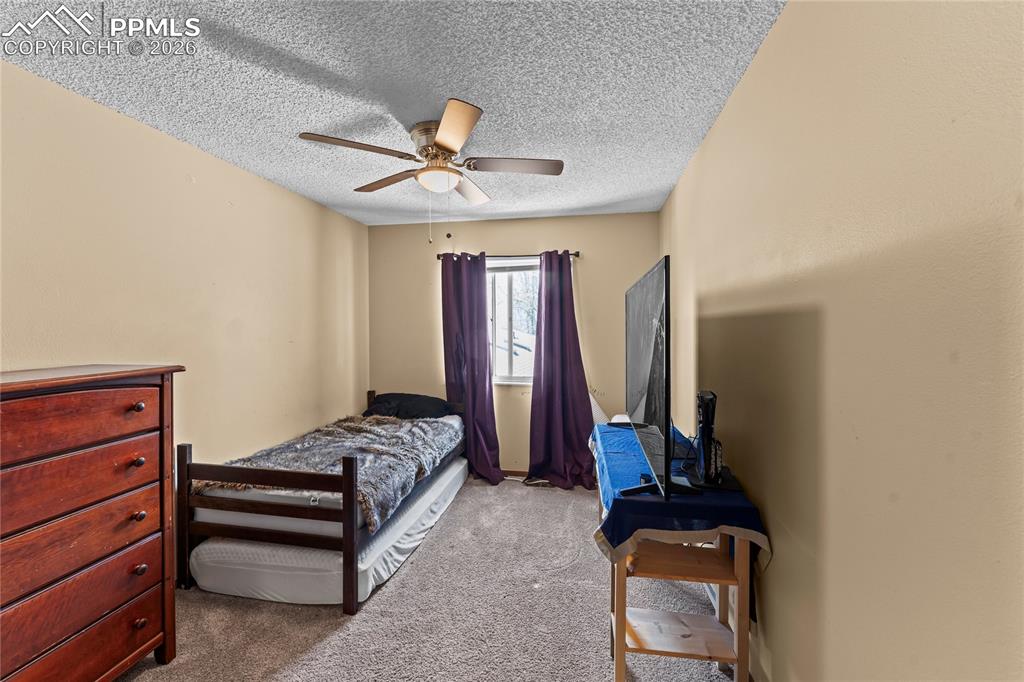 Image 23 of 42: Bedroom