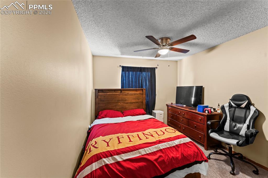 Image 25 of 42: Bedroom