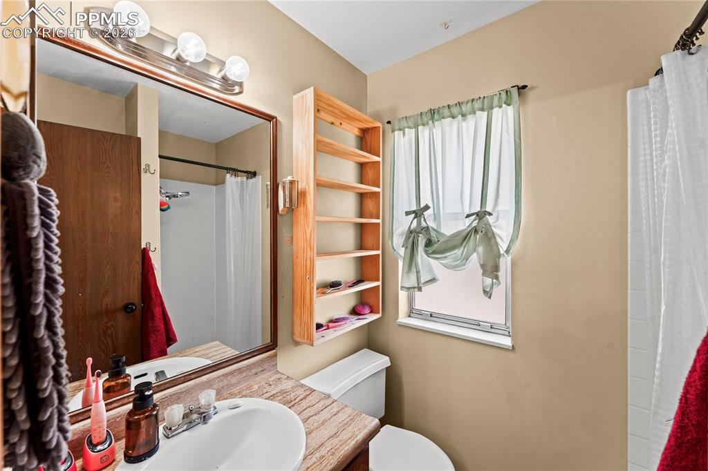 Image 30 of 42: Bathroom