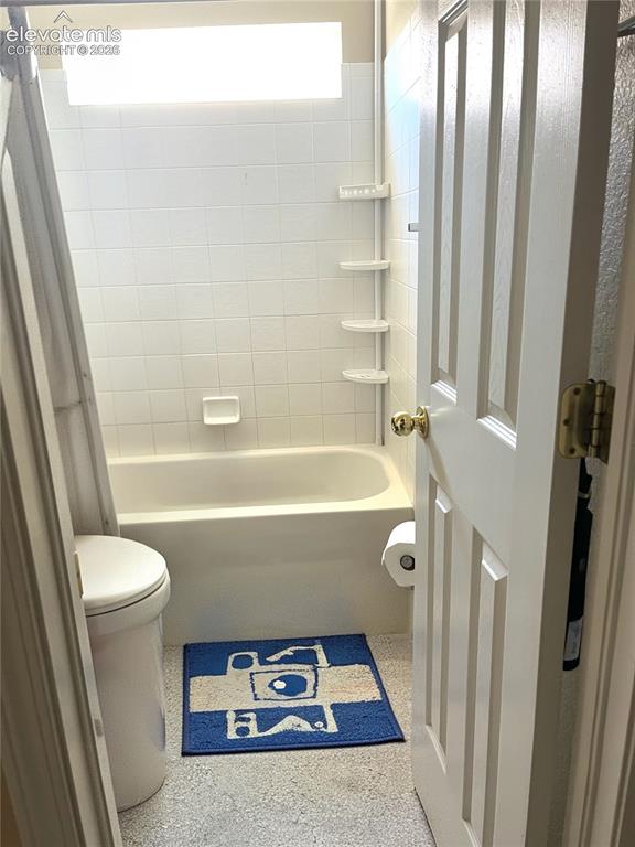 Image 10 of 27: Bathroom
