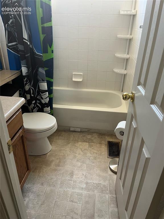 Image 13 of 27: Bathroom